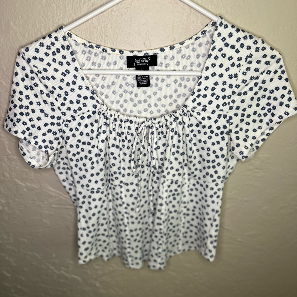 White and Black Ruched Short Sleeve Blouse